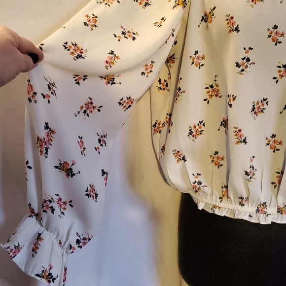 Beautiful XL Off the Shoulder Top, 3/4 sleeve, NWTs,Arizona Jean - Picture 6 of 8